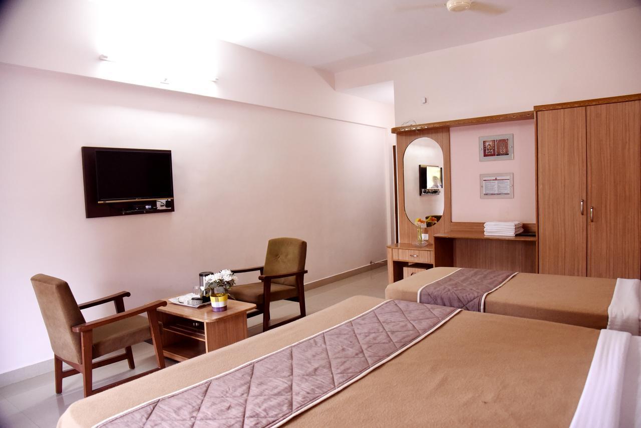 Slr Residency Hotel Subrahmanya Ngoại thất bức ảnh