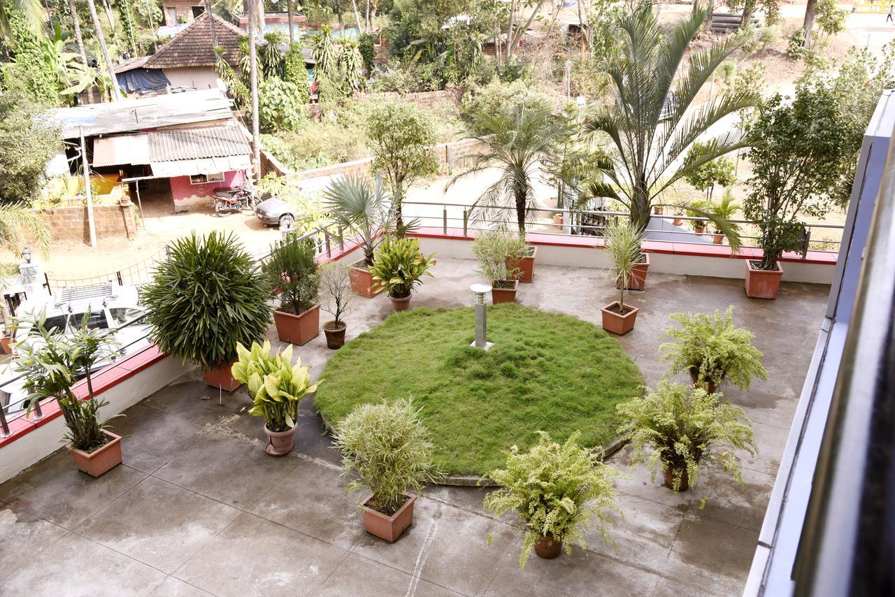 Slr Residency Hotel Subrahmanya Ngoại thất bức ảnh