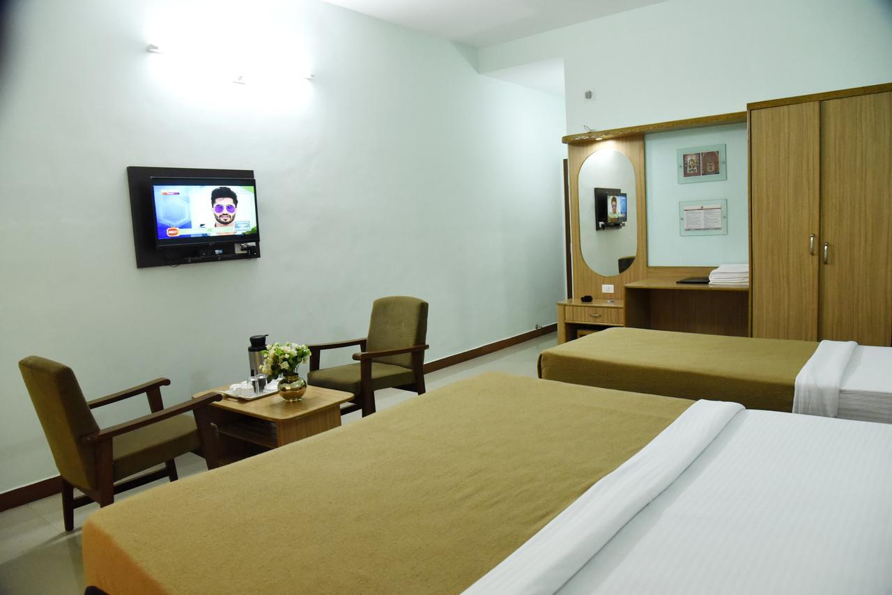 Slr Residency Hotel Subrahmanya Ngoại thất bức ảnh