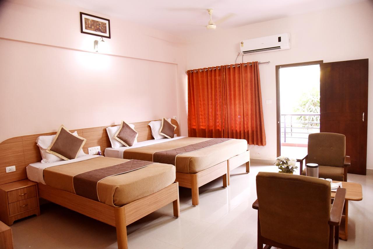 Slr Residency Hotel Subrahmanya Ngoại thất bức ảnh
