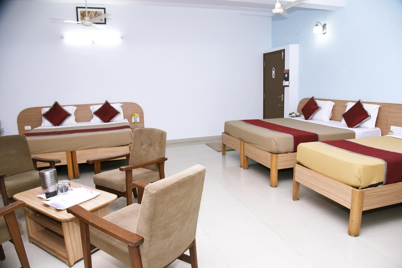 Slr Residency Hotel Subrahmanya Ngoại thất bức ảnh
