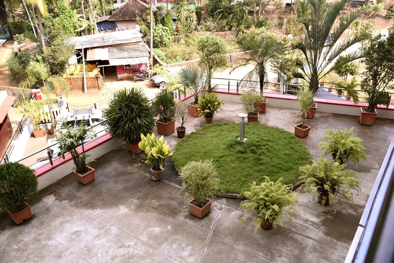 Slr Residency Hotel Subrahmanya Ngoại thất bức ảnh
