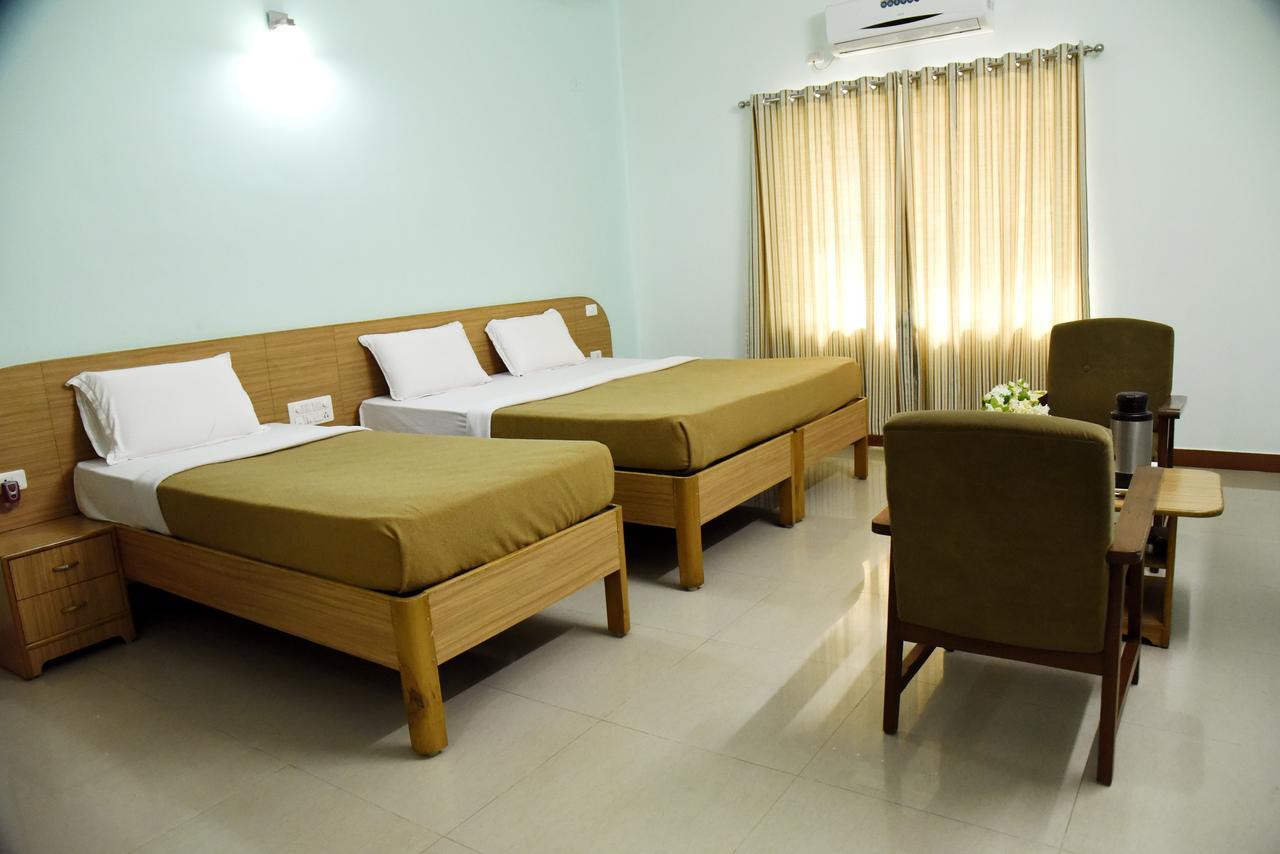 Slr Residency Hotel Subrahmanya Ngoại thất bức ảnh