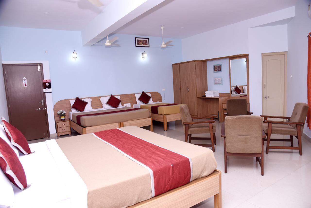 Slr Residency Hotel Subrahmanya Ngoại thất bức ảnh