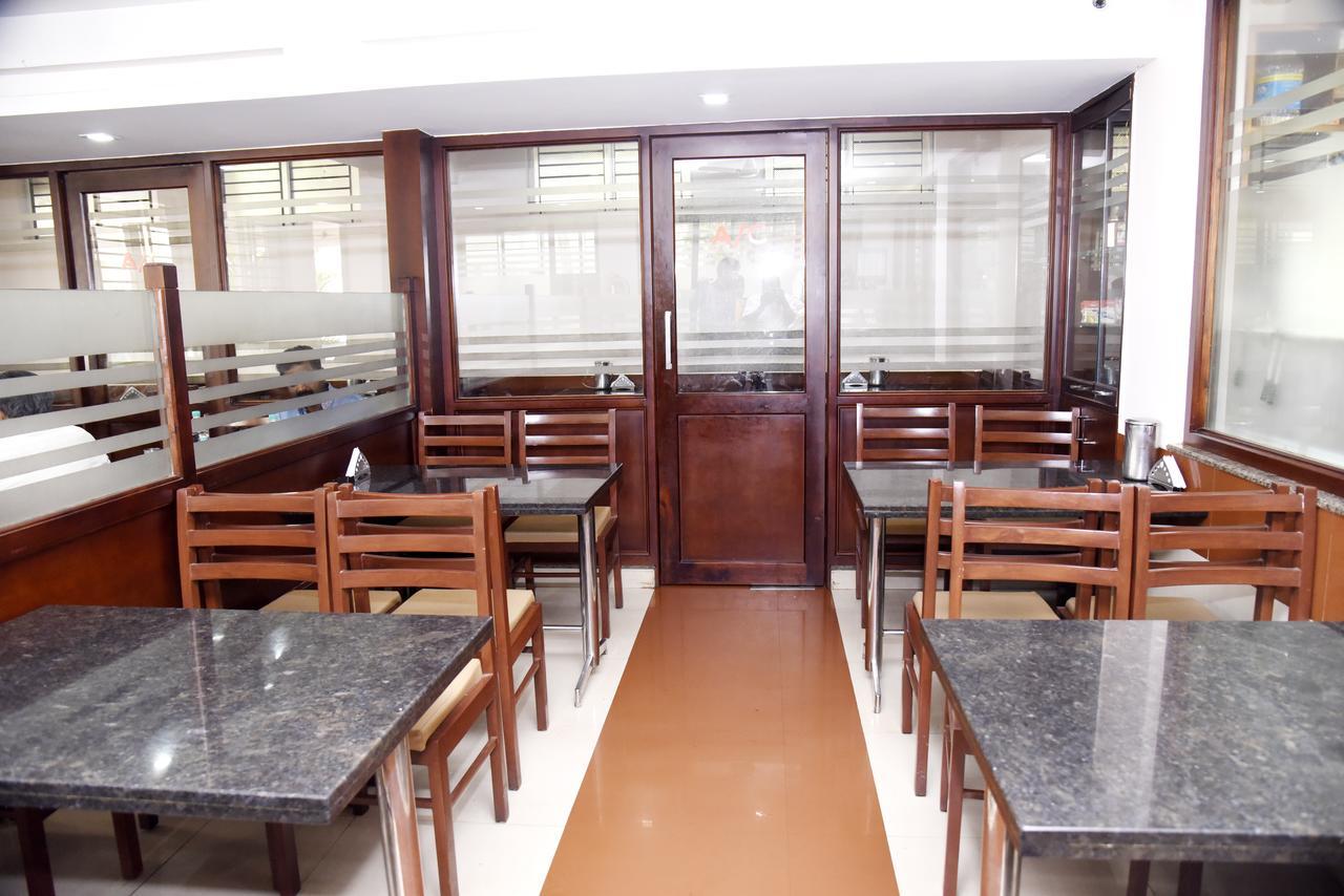 Slr Residency Hotel Subrahmanya Ngoại thất bức ảnh
